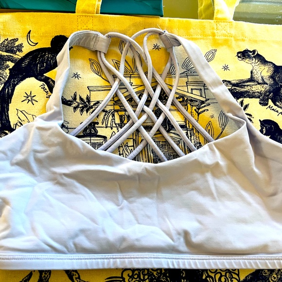 Lavender size 8 lululemon sports bra - Picture 1 of 3